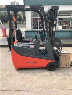 南京龍工倉儲叉車