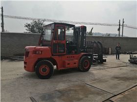 龍工大噸位叉車