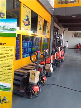 龍工電動搬運車