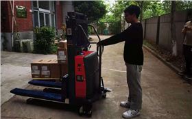 半電動(dòng)堆高車