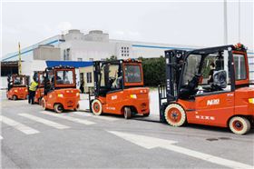 南京龍工電動(dòng)叉車