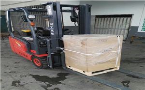 電動(dòng)叉車-龍工三支點(diǎn)電動(dòng)叉車獲得倉儲(chǔ)客戶認(rèn)可