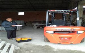 嚴(yán)寒冬日，六合龍工叉車交車忙