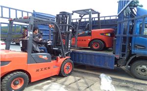 紅太陽裝飾市場的經(jīng)營者喜歡采購龍工叉車