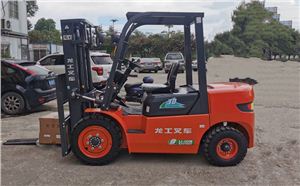 南京江北某電氣設(shè)備公司一次購置2臺龍工油改電叉車