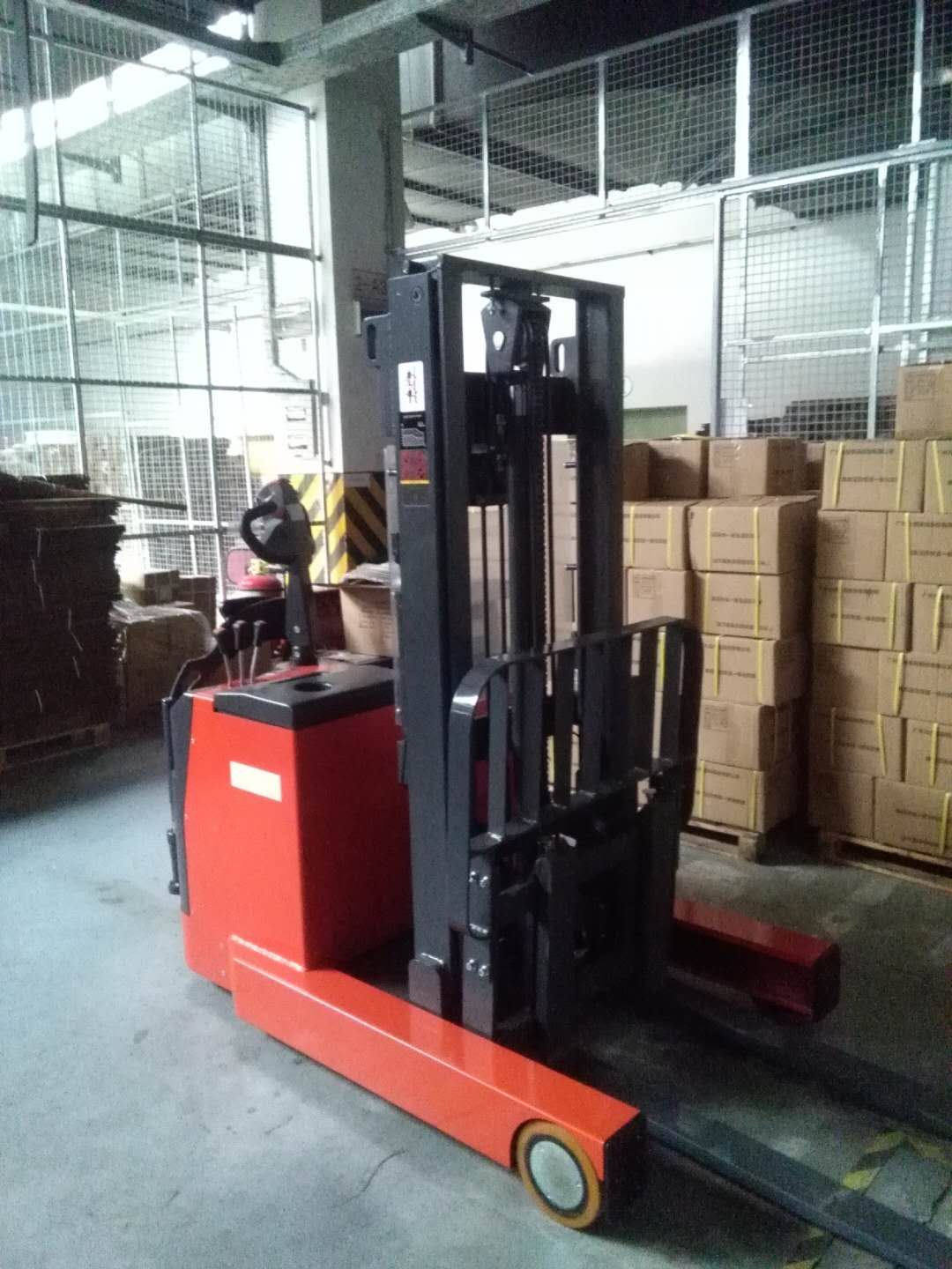 龍工電動堆高車