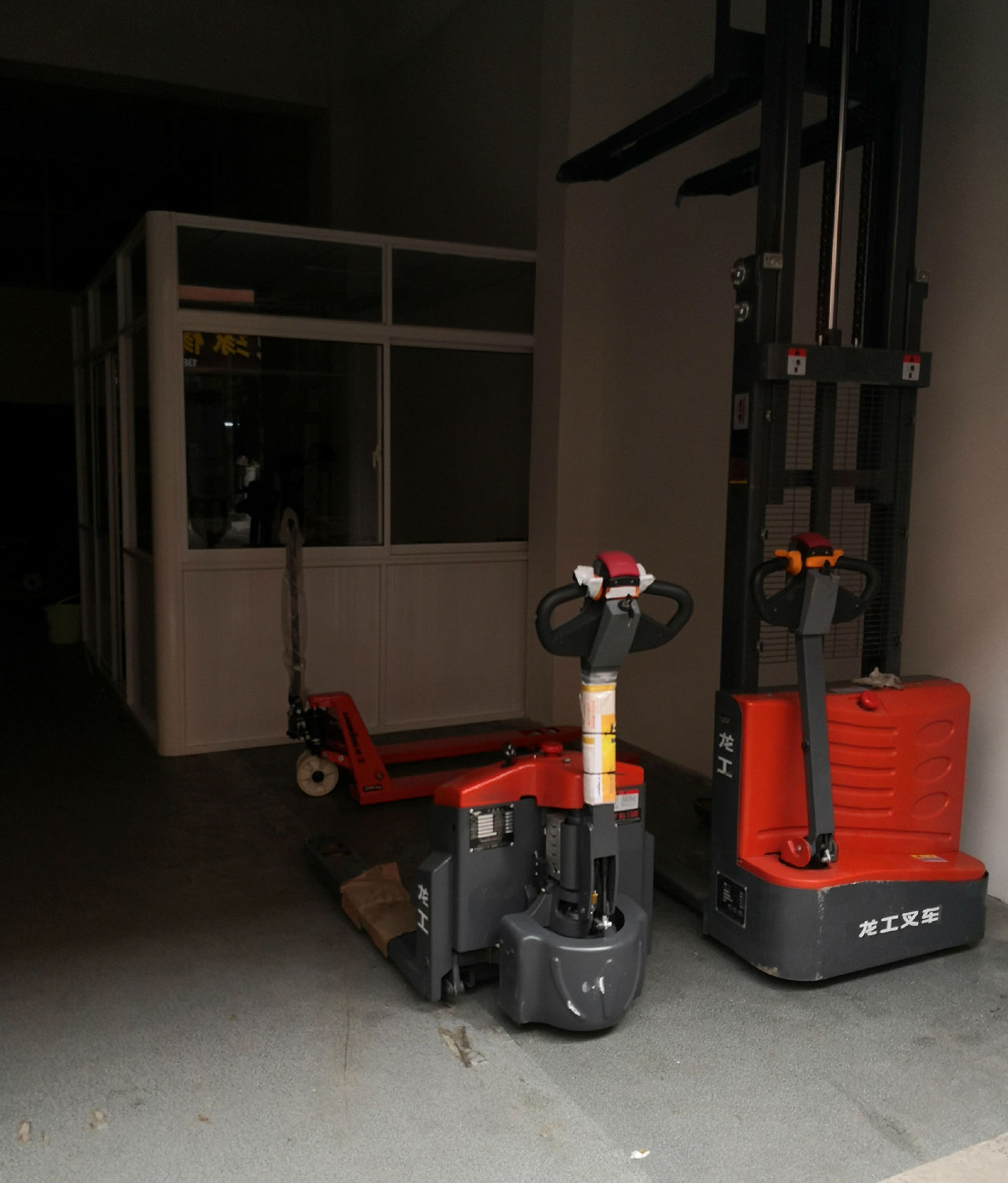 龍工電動(dòng)叉車