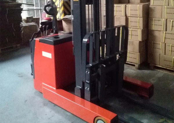 蘇州電動(dòng)堆高車