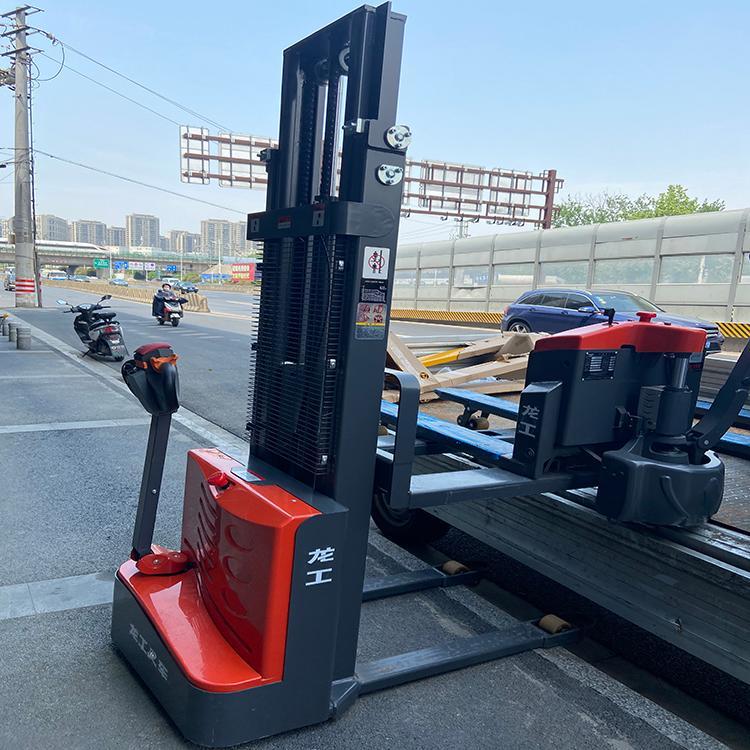 龍工電動(dòng)堆高車(chē)
