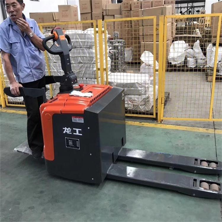 六合電動(dòng)搬運(yùn)車