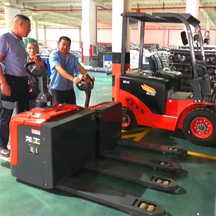 六合電動(dòng)搬運(yùn)車