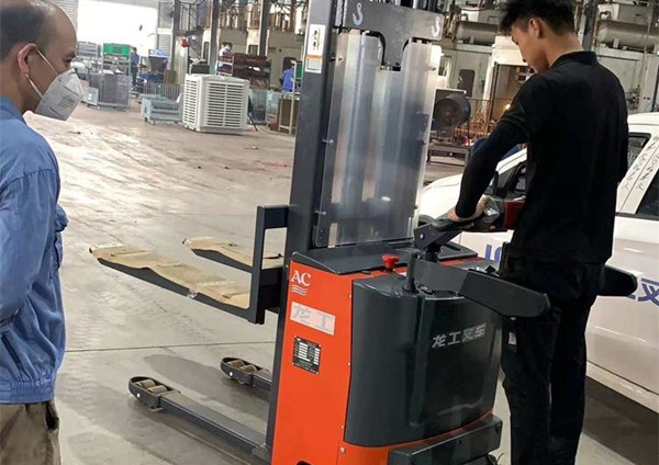 鎮(zhèn)江電動堆高車-鎮(zhèn)江電動托盤堆高車