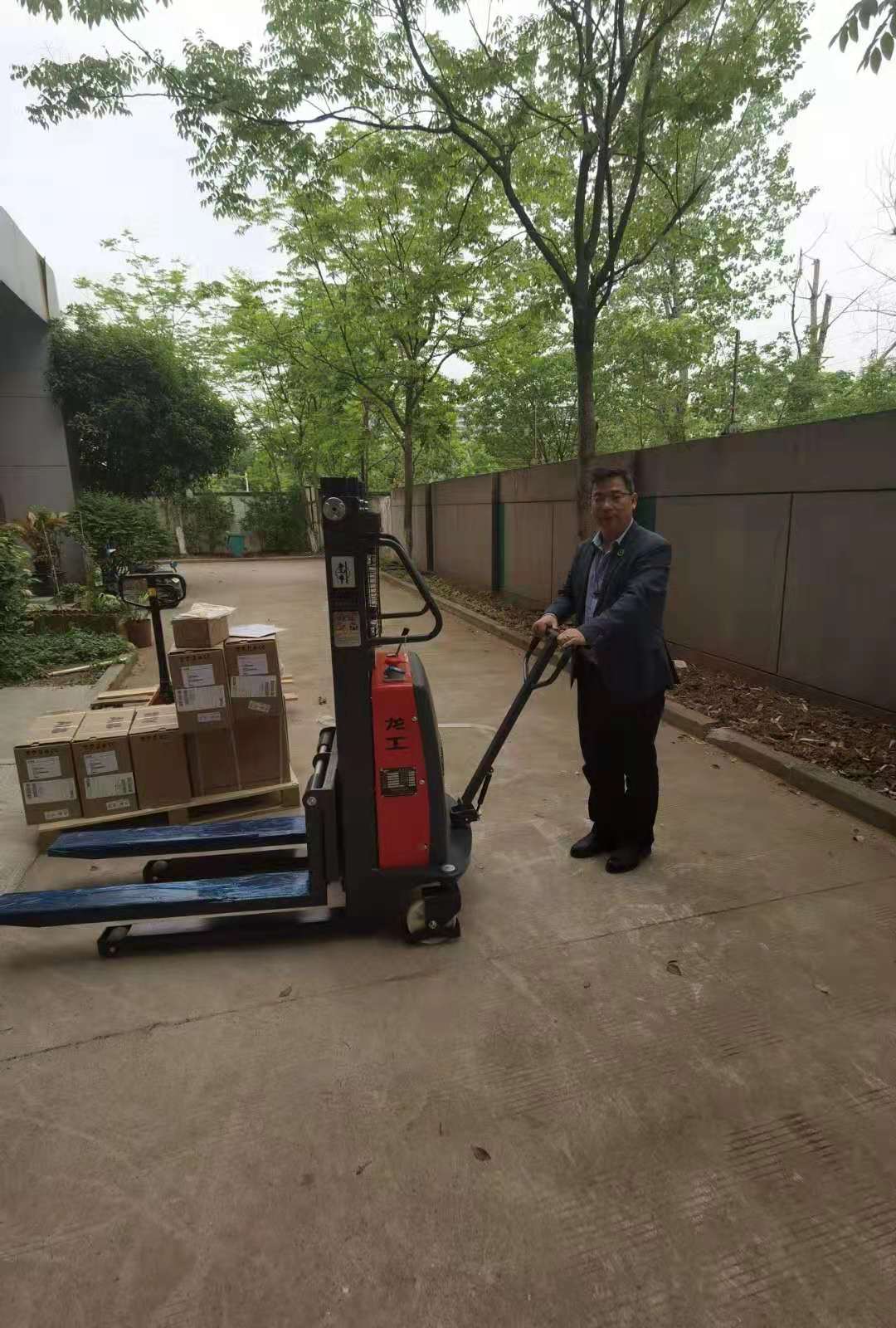 江浦半電動(dòng)堆高車