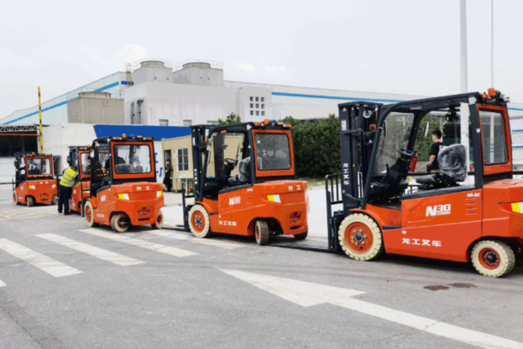 南京龍工電動叉車