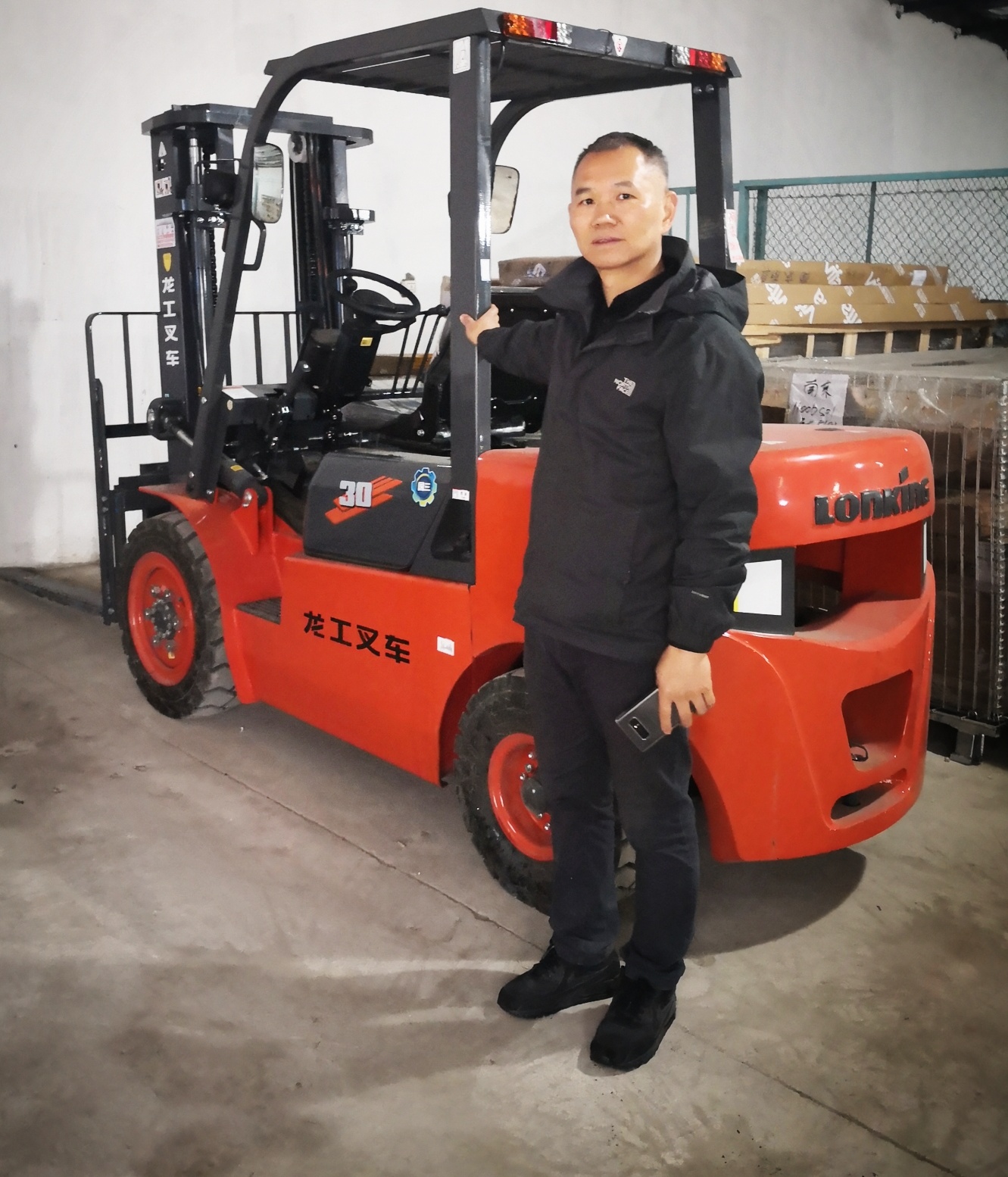 不懼嚴寒， 南京龍工柴油叉車交車忙