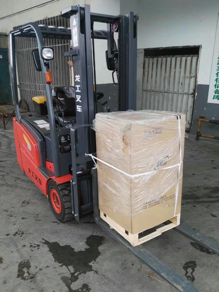 電動叉車-龍工三支點電動叉車獲得倉儲客戶認可