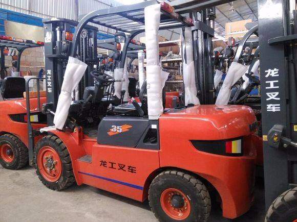 南京叉車出租行業六合出租大戶批量采購龍工叉車
