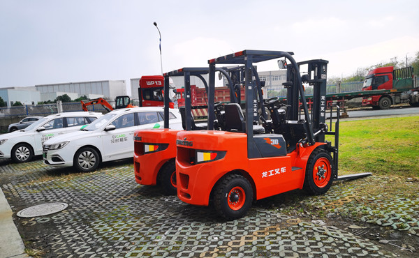 龍工叉車早期發展歷程