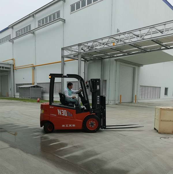 南京陶瓷企業(yè)選擇龍工電動(dòng)叉車