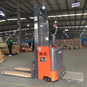 一臺南京電動堆高車裝燈的經歷