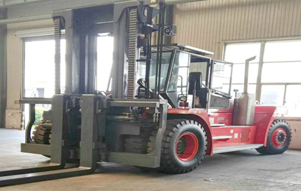 從客戶的角度看龍工25噸柴油叉車