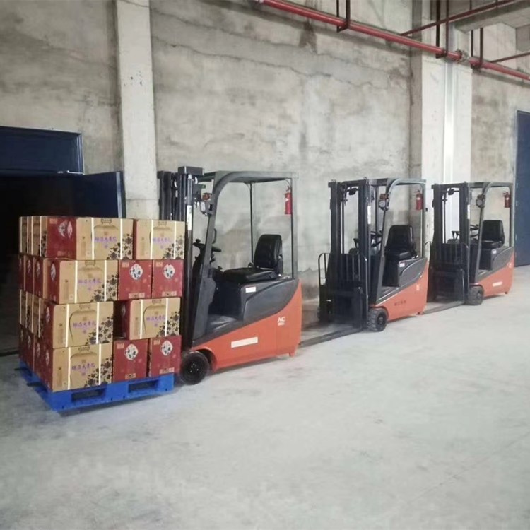 三支點電動堆高車-座駕式電動堆高車