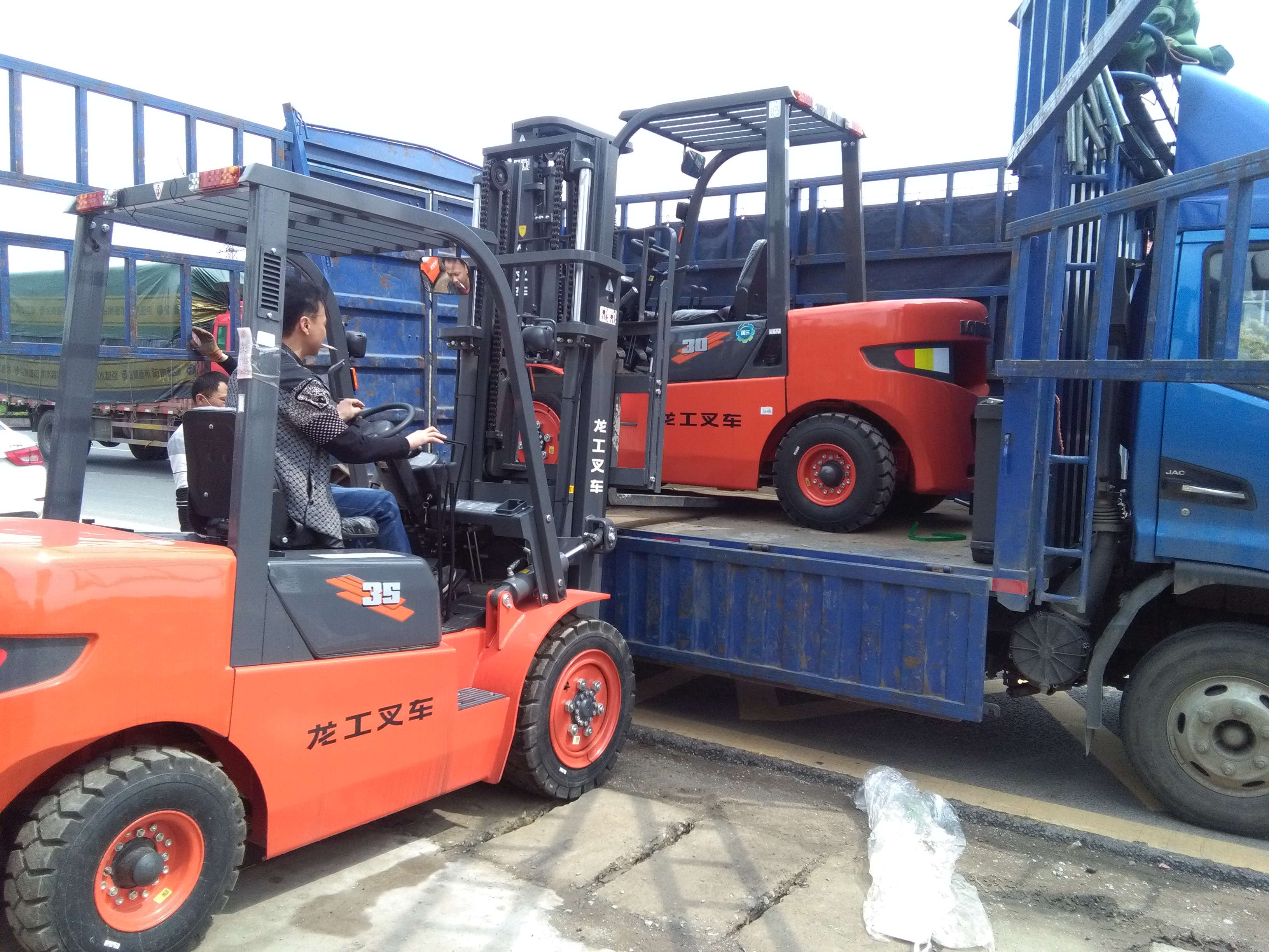 龍工3.5噸內(nèi)燃叉車