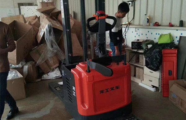 蘇州電動堆高車